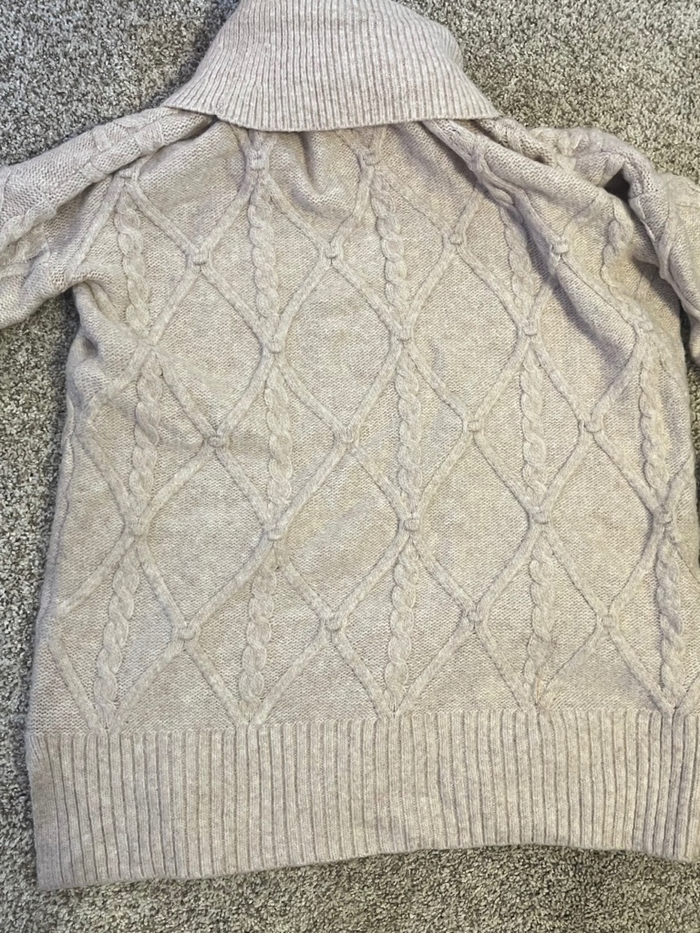 There neck cable knit